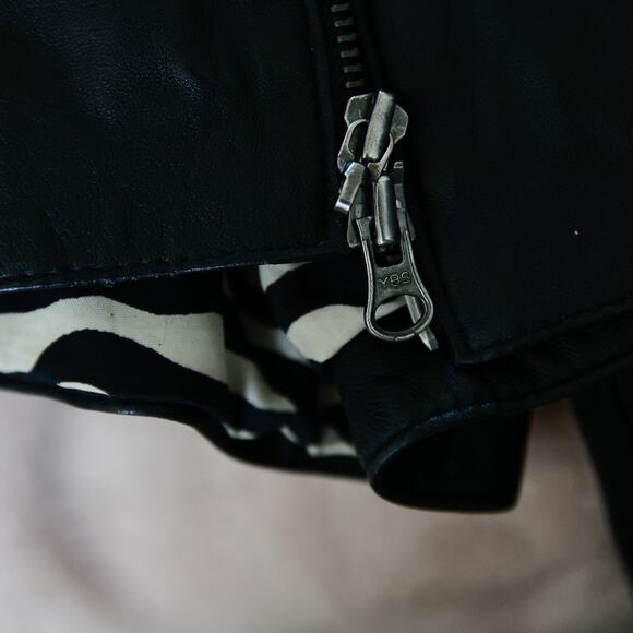 Isaac Mizrahi women's Black leather zip jacket size L - Picture 4 of 5